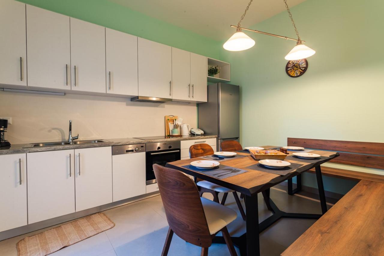 Upscale Modern Escape In The Historic Center Apartment Kalamata Ngoại thất bức ảnh